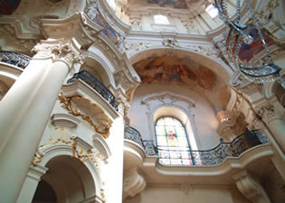 Mezzo-Soprano & Organ at St. Nicholas Church at Old Town Square in Prague - Photo 10