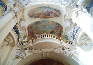 Mezzo-Soprano & Organ at St. Nicholas Church at Old Town Square in Prague - Photo 11