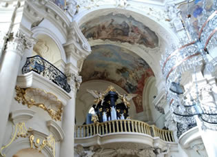 Mezzo-Soprano & Organ at St. Nicholas Church at Old Town Square in Prague - Photo 12