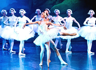 Swan Lake at Hybernia Theatre in Prague - Photo 2. Ballet by Pyotr Ilyich Tchaikovsky