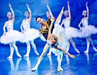 Swan Lake at Hybernia Theatre in Prague - Photo 3. Ballet by Pyotr Ilyich Tchaikovsky