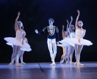 Swan Lake at Hybernia Theatre in Prague - Photo 5. Ballet by Pyotr Ilyich Tchaikovsky