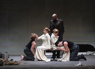 Cosi Fan Tutte at the Estates Theatre in Prague - Photo 7. Opera by Wolfgang Amadeus Mozart