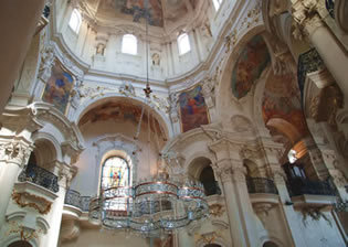 Mezzo-Soprano & Organ at St. Nicholas Church at Old Town Square in Prague - Photo 9